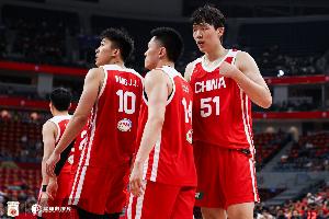 李弘权：过程未必十分完美 但为团队和国家要全力拼 加油中国男篮