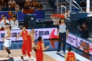 左路永动机！网友恶搞：拜仁球员一场比赛的跑位…