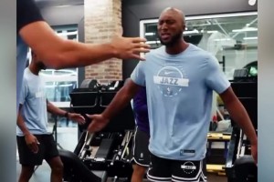 这队内氛围怎么样？爵士队健身房里练力量 马卡&奥科吉出镜